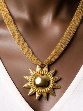Elan 18 Kt Gold Plated Gold Sunburst Pendant with Gold Mesh Necklace - NEW